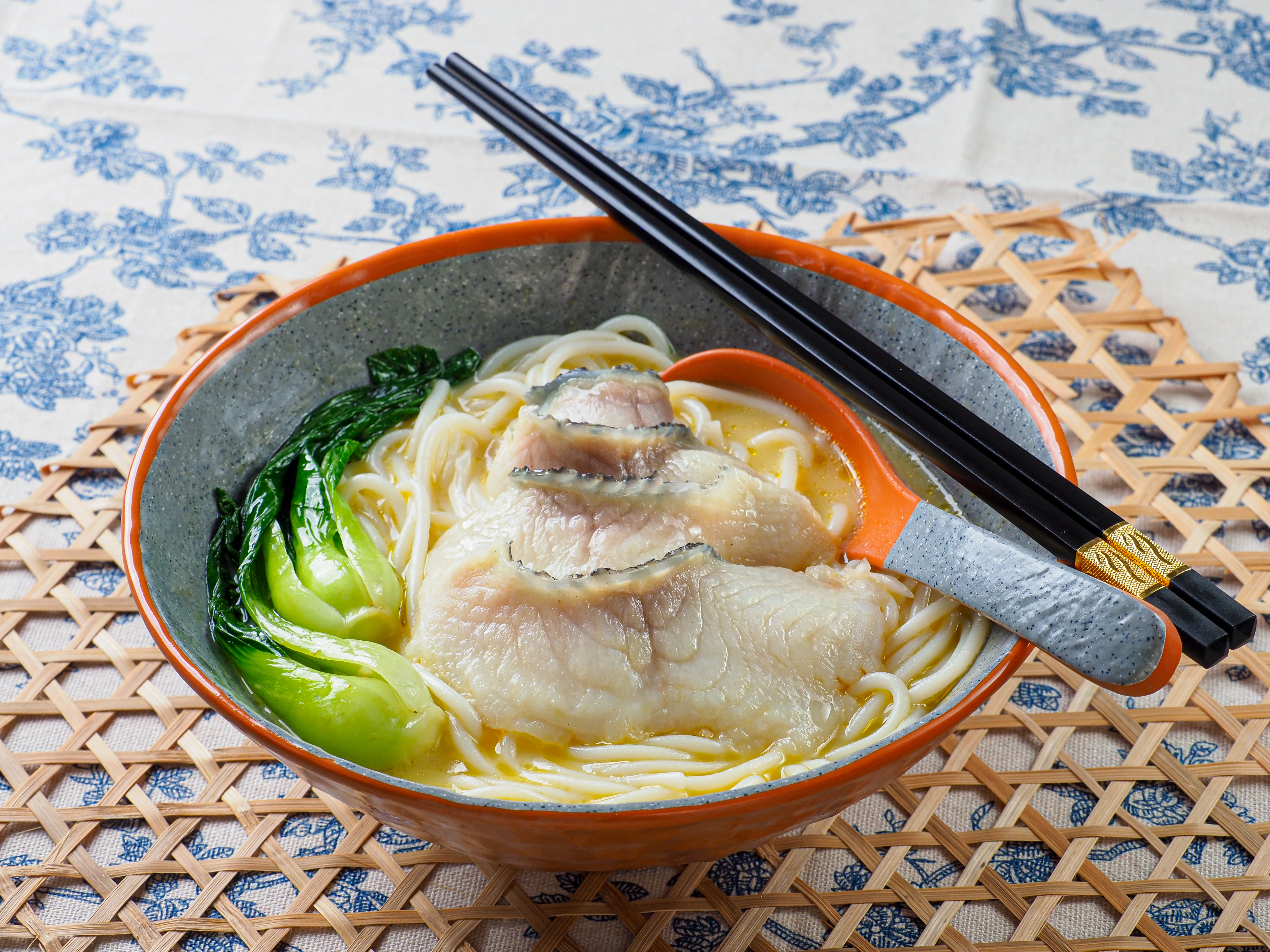 Golden Rice Noodle with Fish Slices